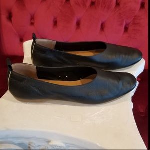 Everlane Day Glove black leather flats